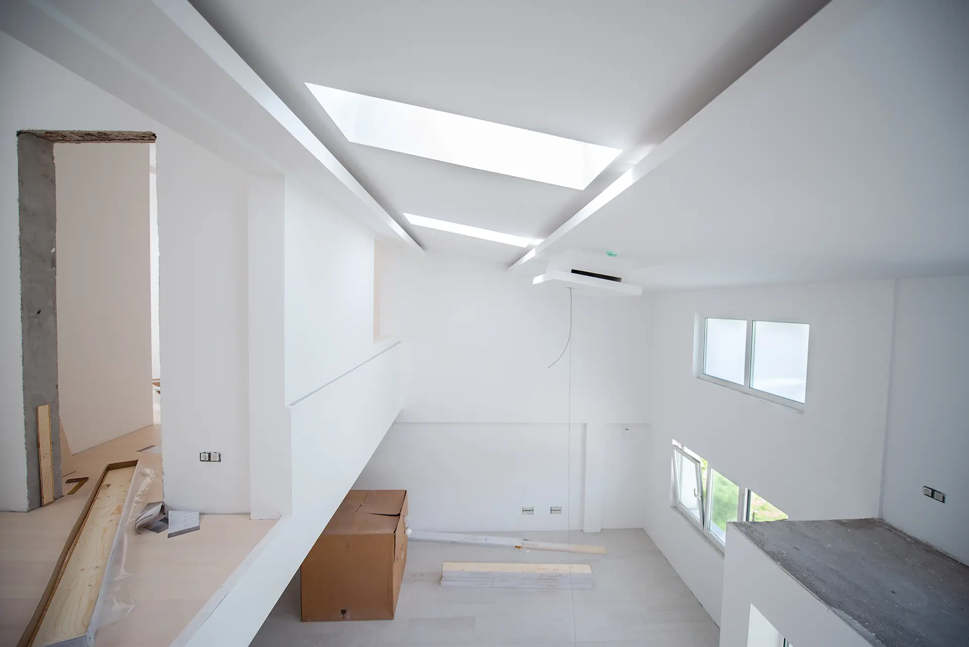 Moderner Innenausbau in Berlin - Trockenbau-Rohbau mit offener Raumgestaltung vor Fertigstellung